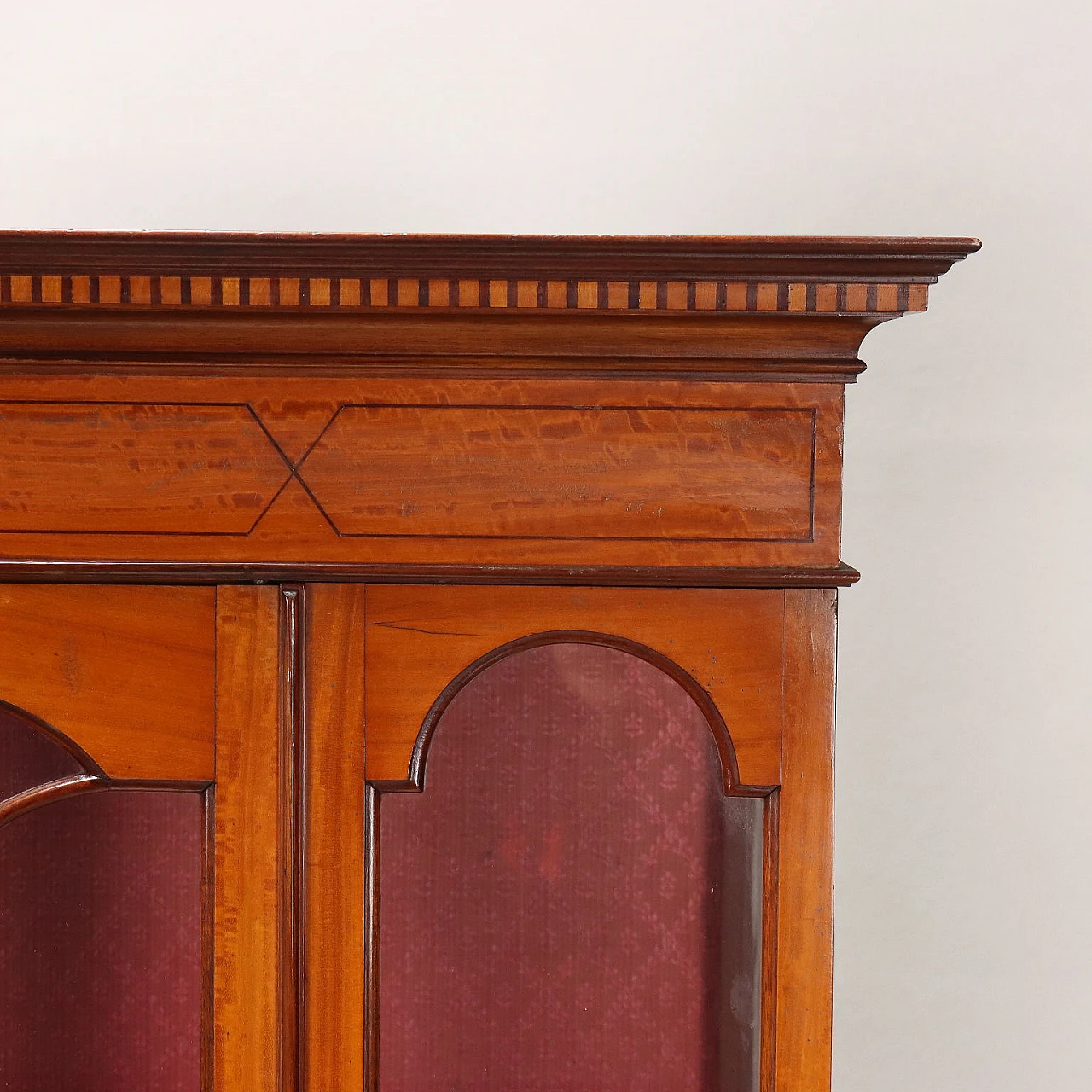 Maple and mahogany display case in George IV style, early 20th century 5