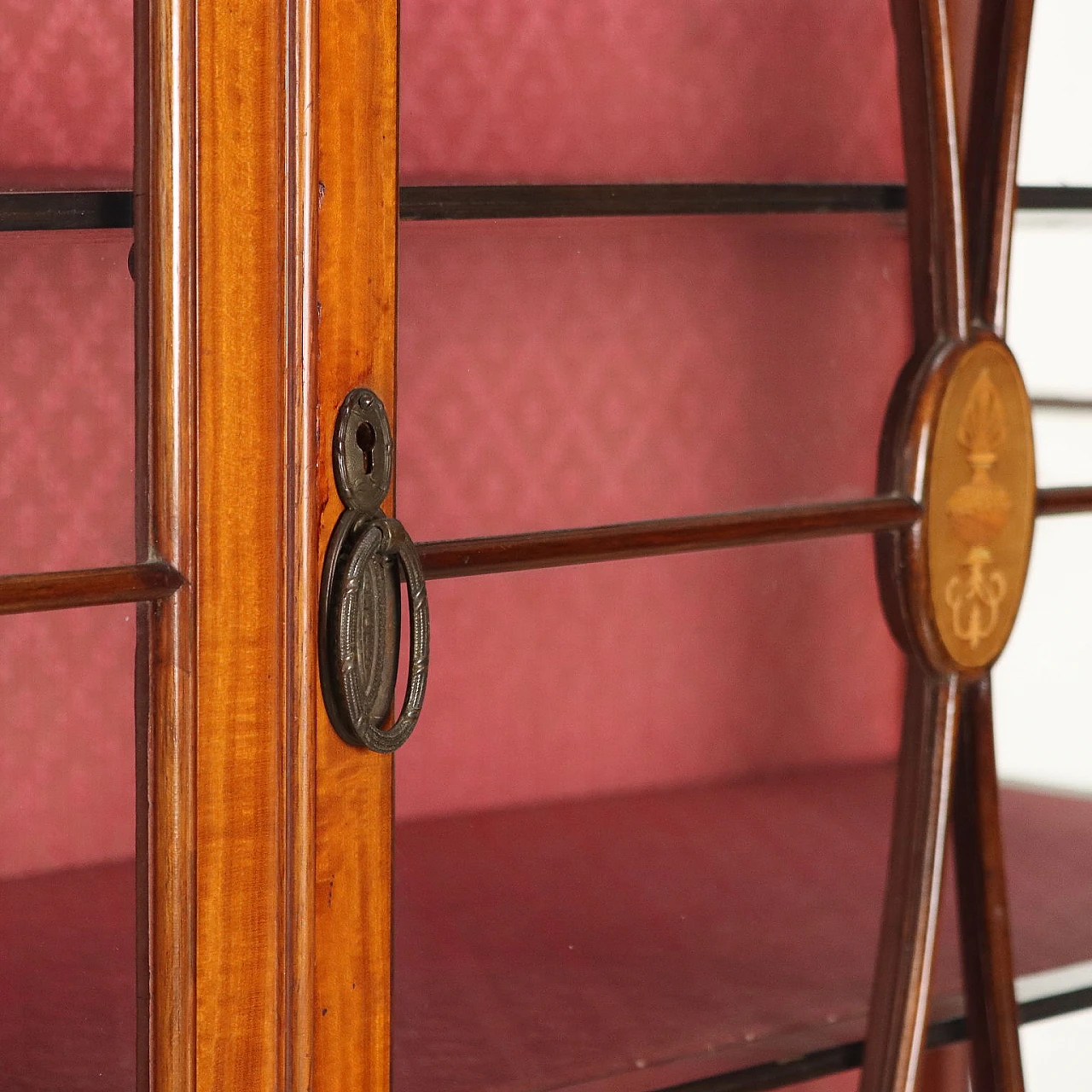 Maple and mahogany display case in George IV style, early 20th century 6