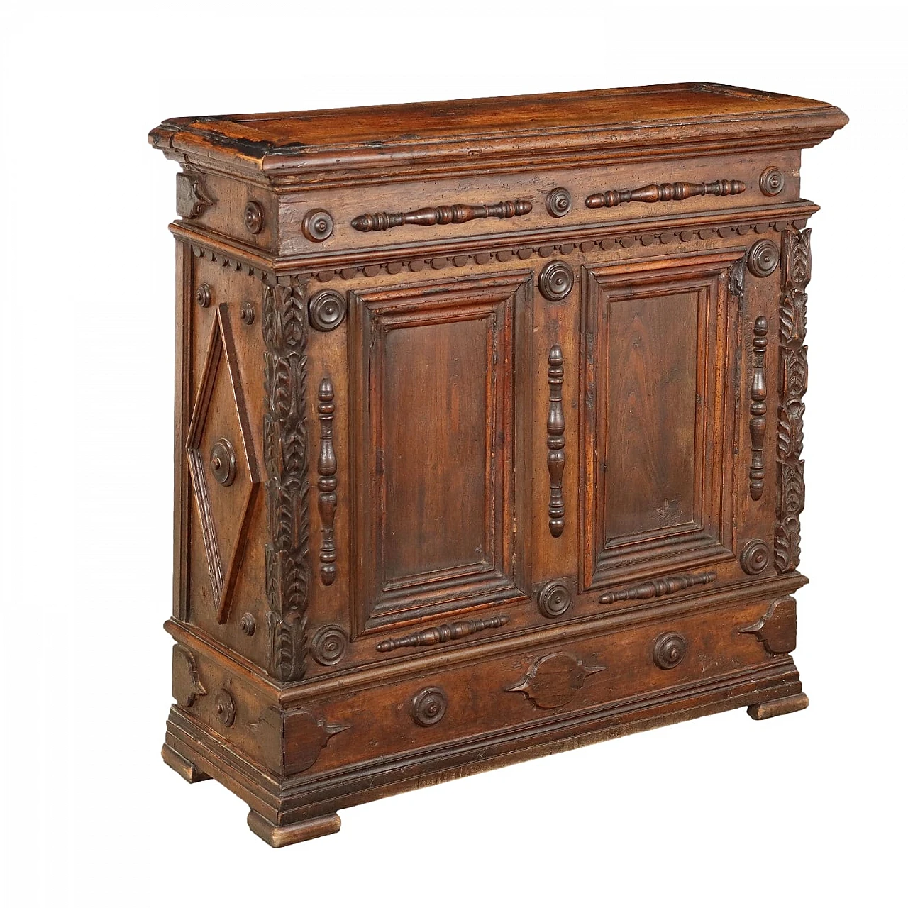 Chestnut & walnut sideboard with fretwork & moldings, 18th century 1