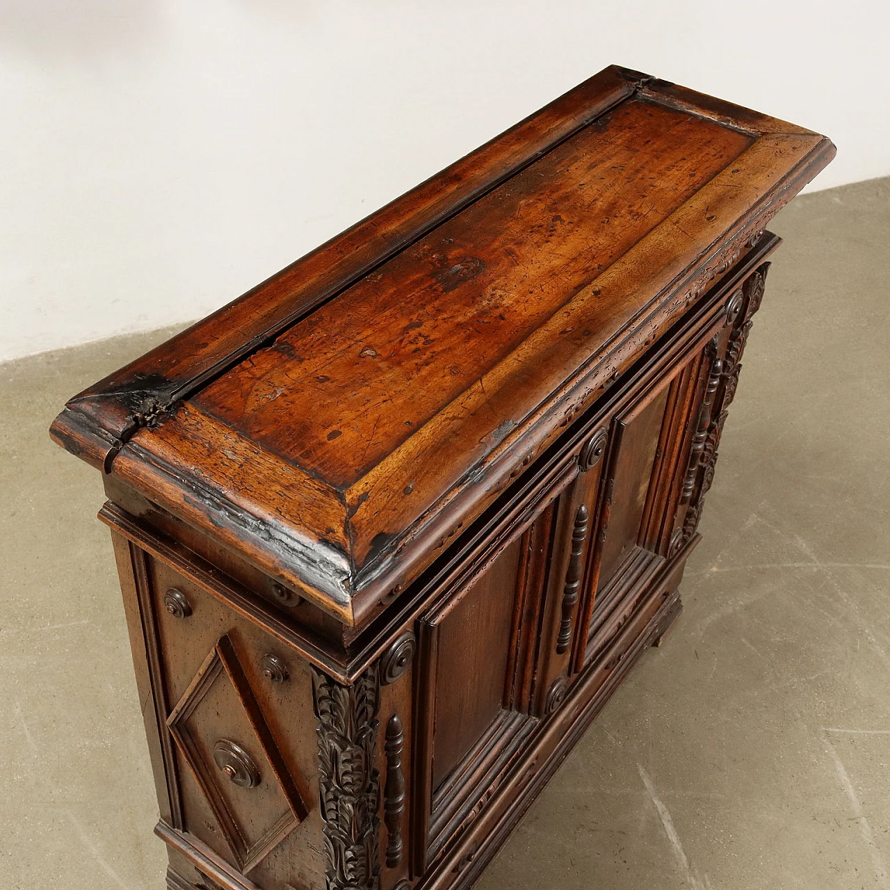 Chestnut & walnut sideboard with fretwork & moldings, 18th century 3