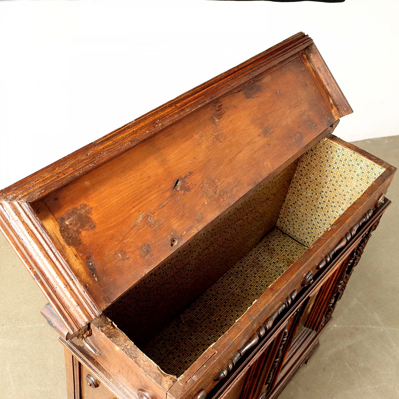 Chestnut & walnut sideboard with fretwork & moldings, 18th century 4