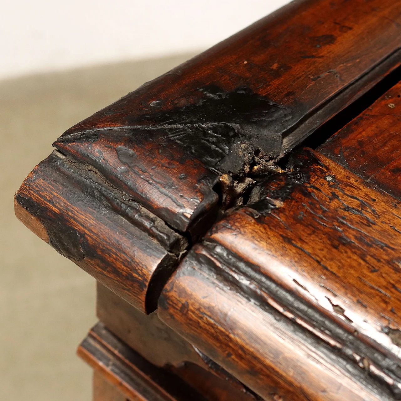 Chestnut & walnut sideboard with fretwork & moldings, 18th century 5