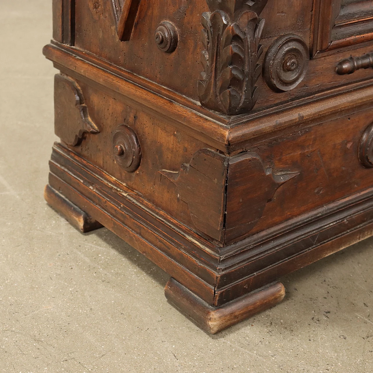 Chestnut & walnut sideboard with fretwork & moldings, 18th century 6