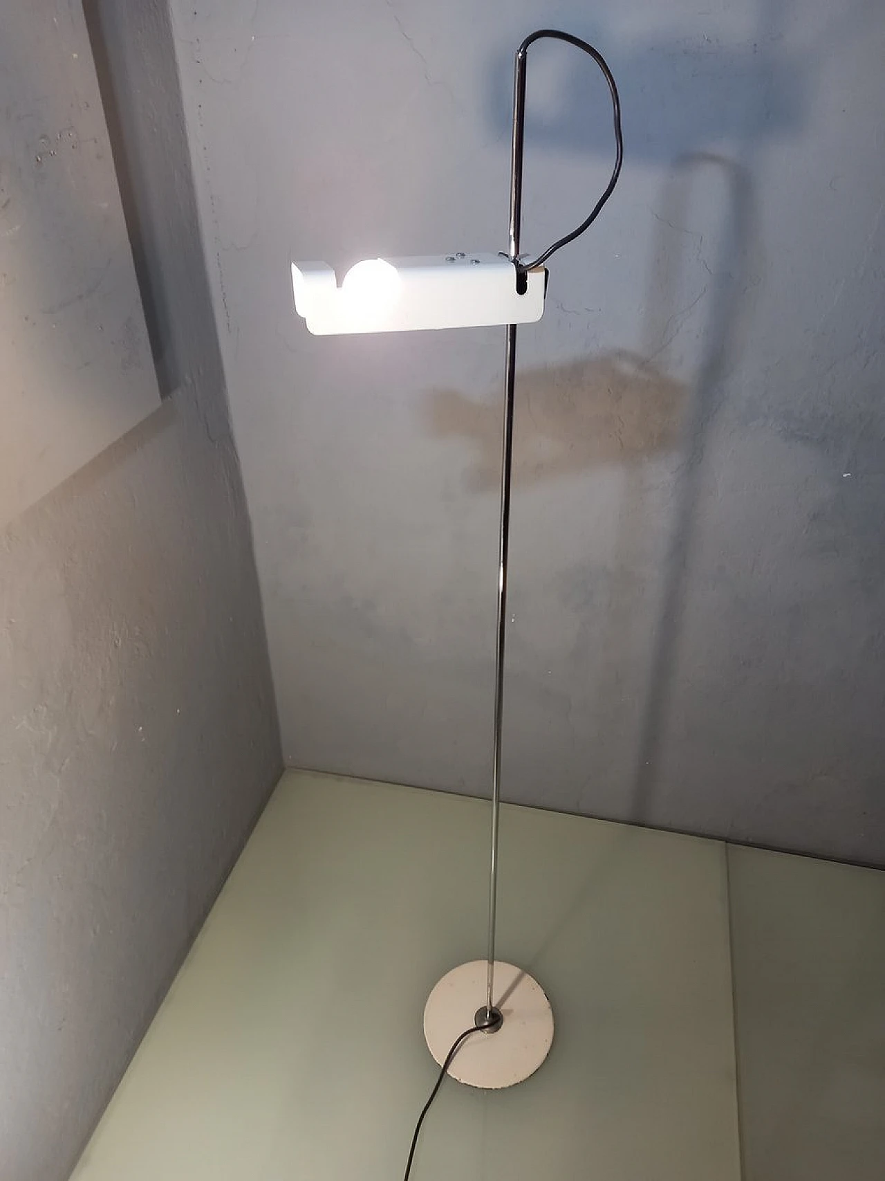 Lampada da terra bianca Spider di Joe Colombo per Oluce, anni '60 1