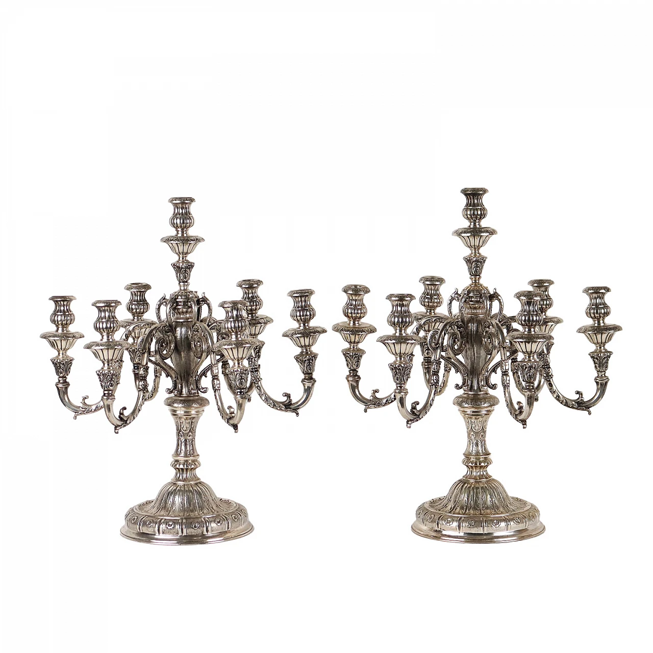 Coppia di candelabri a sette fiamme in argento, anni '30 1