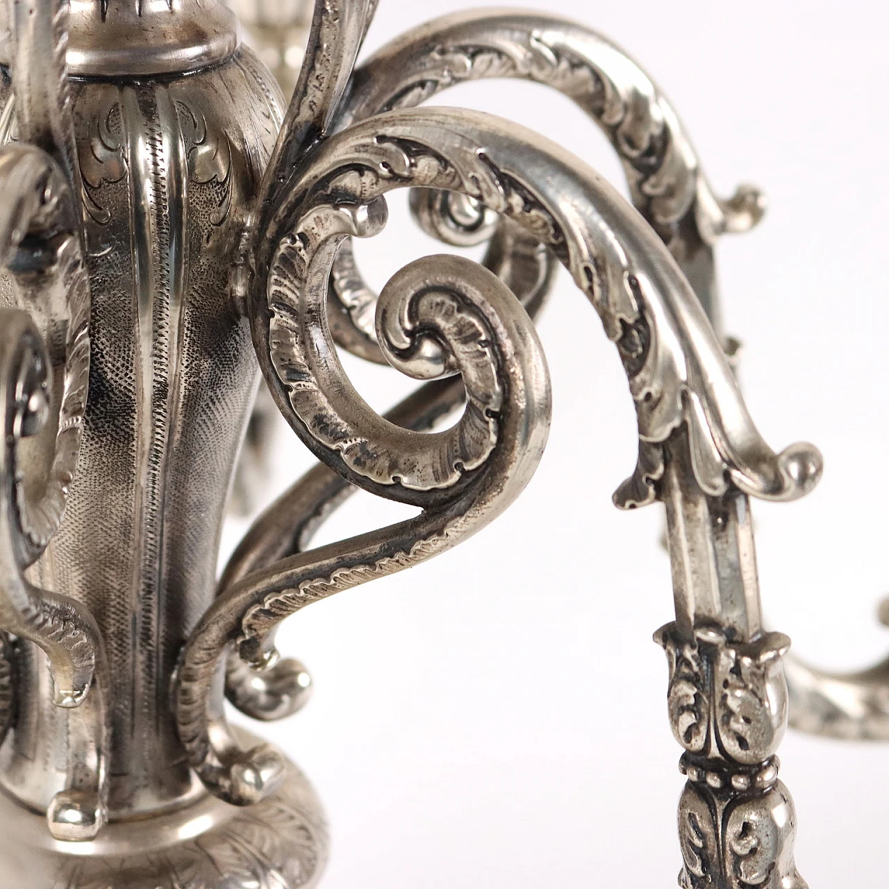 Coppia di candelabri a sette fiamme in argento, anni '30 7