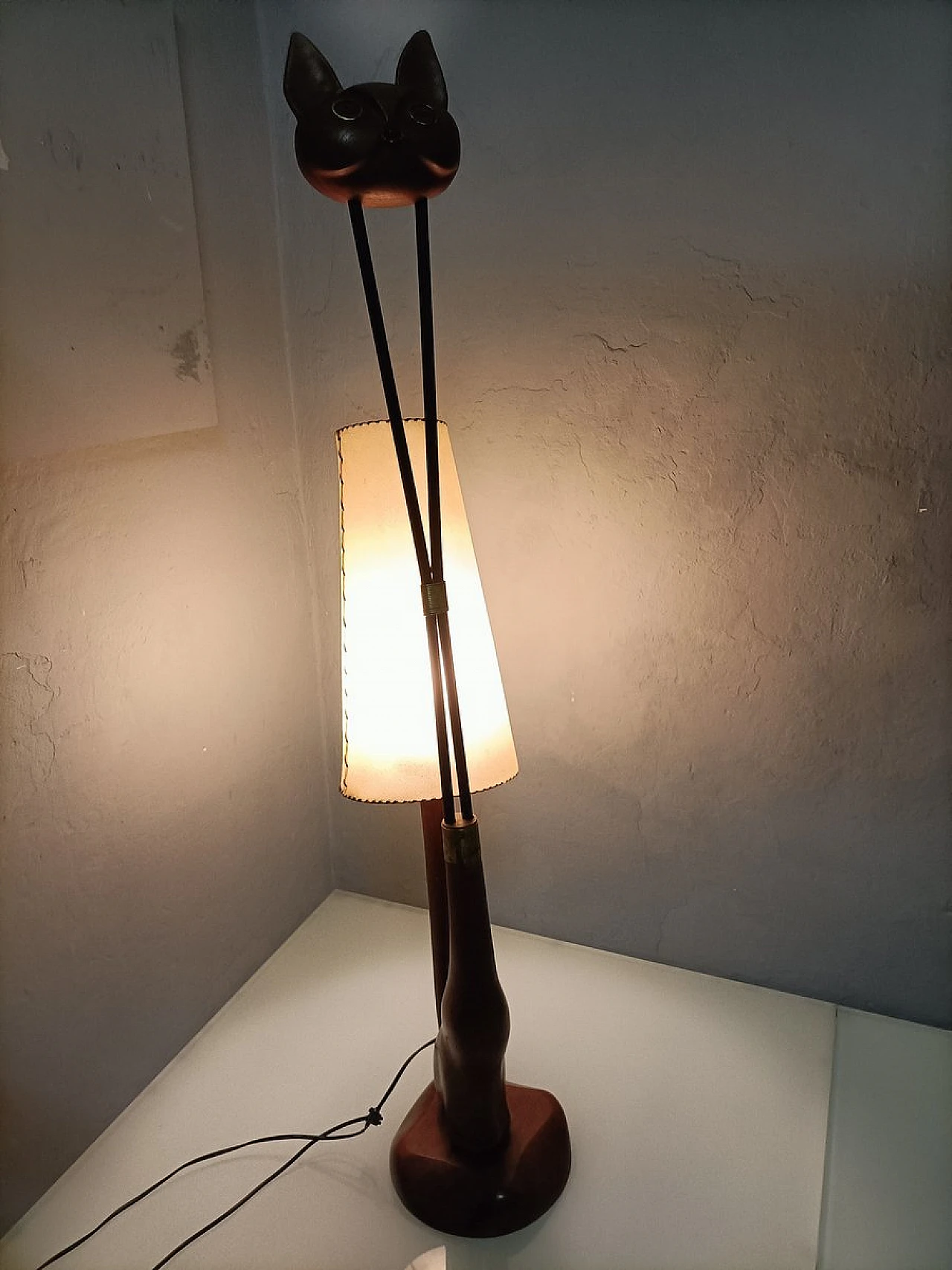 Cat floor lamp made of wood, iron and brass, 1950s 5
