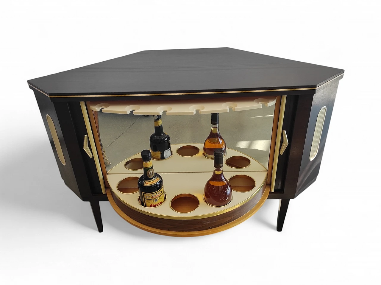 Mobile bar in legno con 2 ante scorrevoli e portabottiglie, anni '70 5