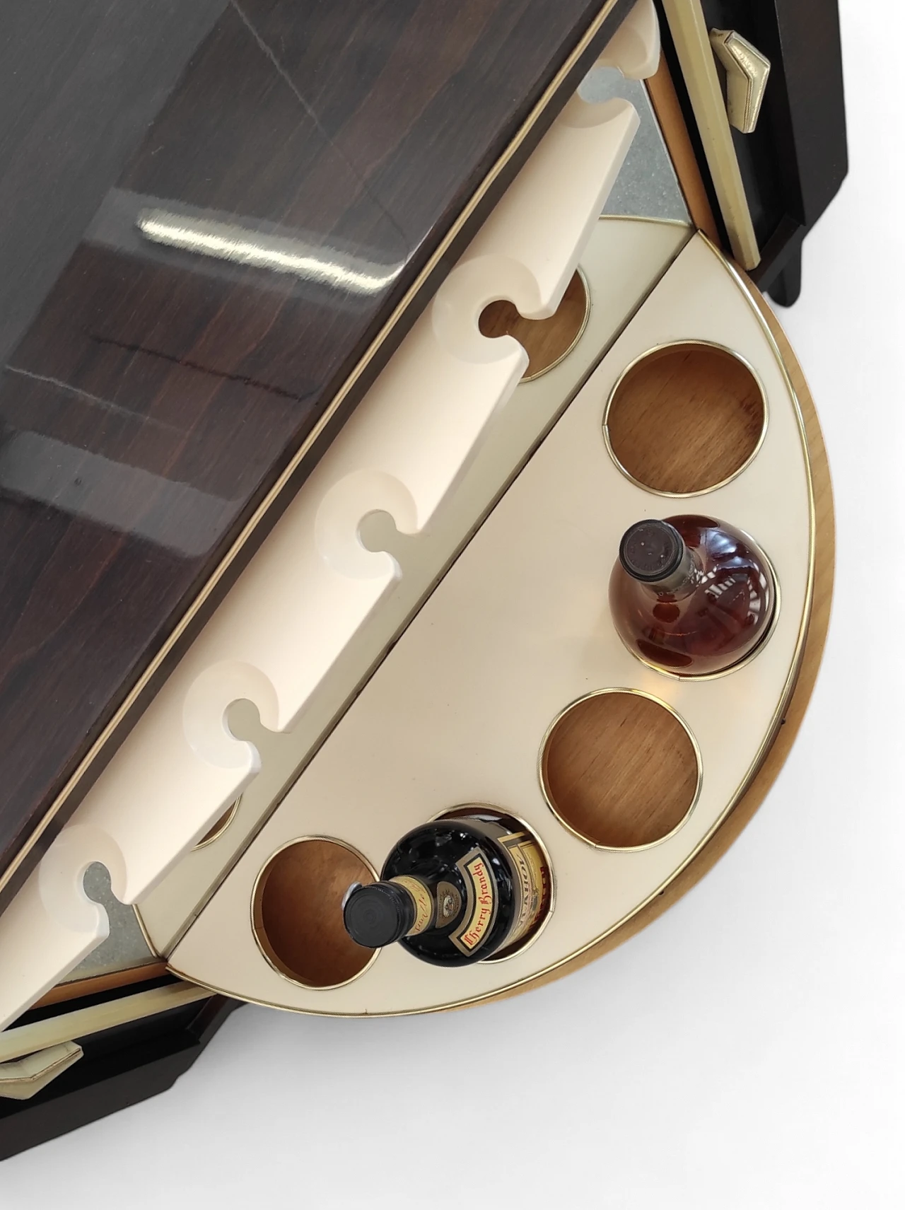 Mobile bar in legno con 2 ante scorrevoli e portabottiglie, anni '70 6