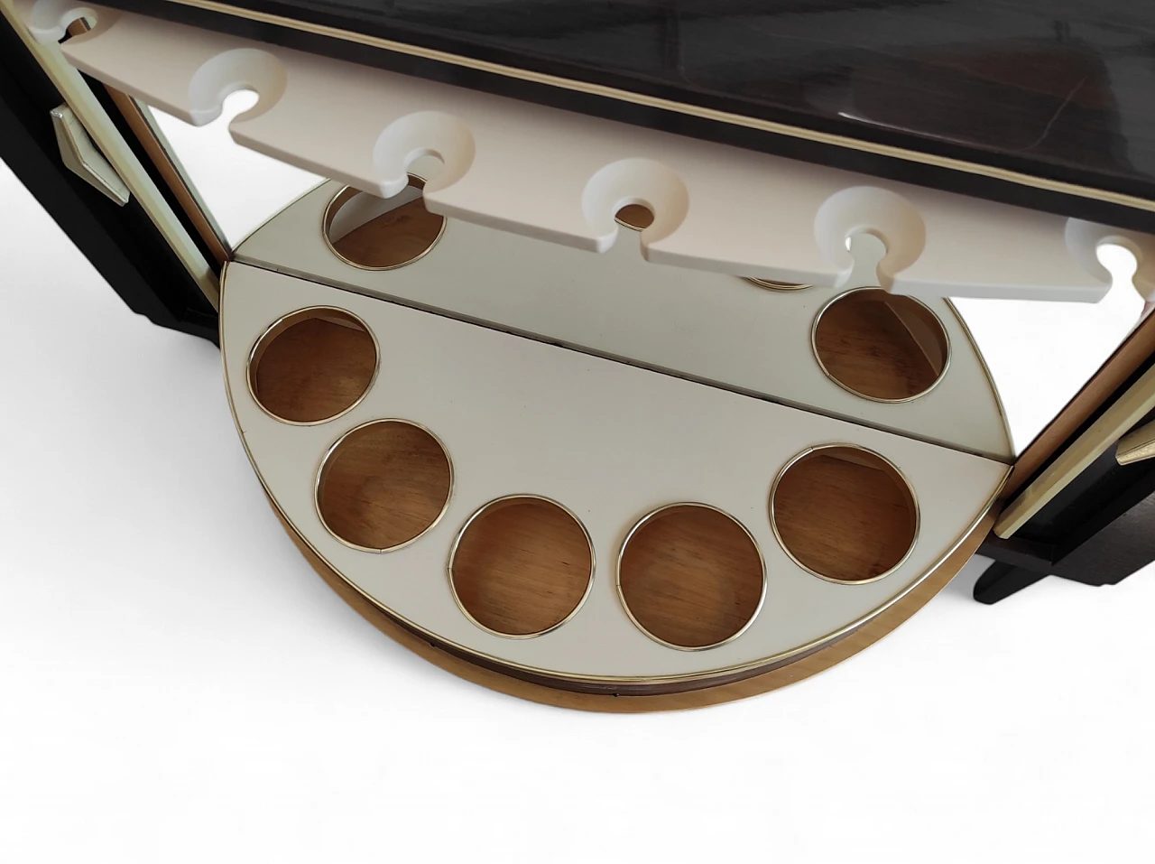 Mobile bar in legno con 2 ante scorrevoli e portabottiglie, anni '70 7