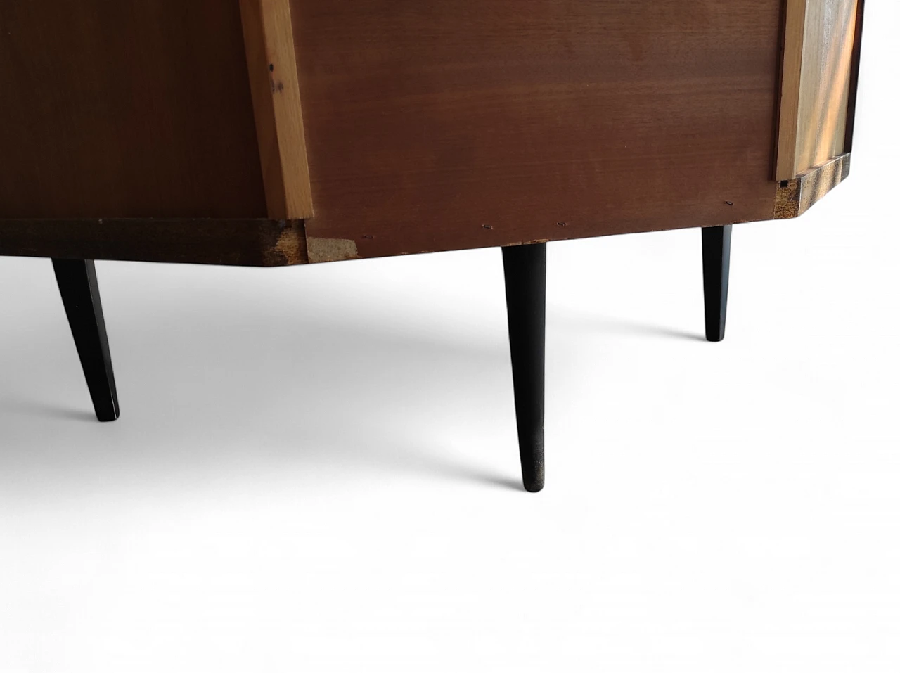 Mobile bar in legno con 2 ante scorrevoli e portabottiglie, anni '70 10