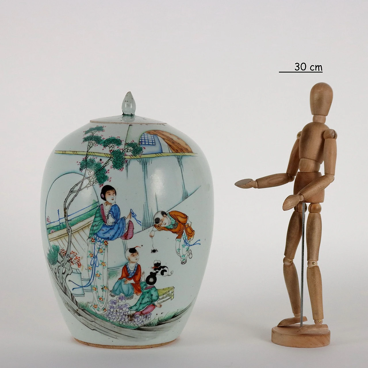 Potiche in porcellana con scena e scritte cinesi, inizio '900 2