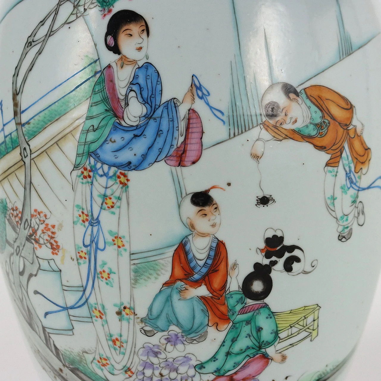 Potiche in porcellana con scena e scritte cinesi, inizio '900 3