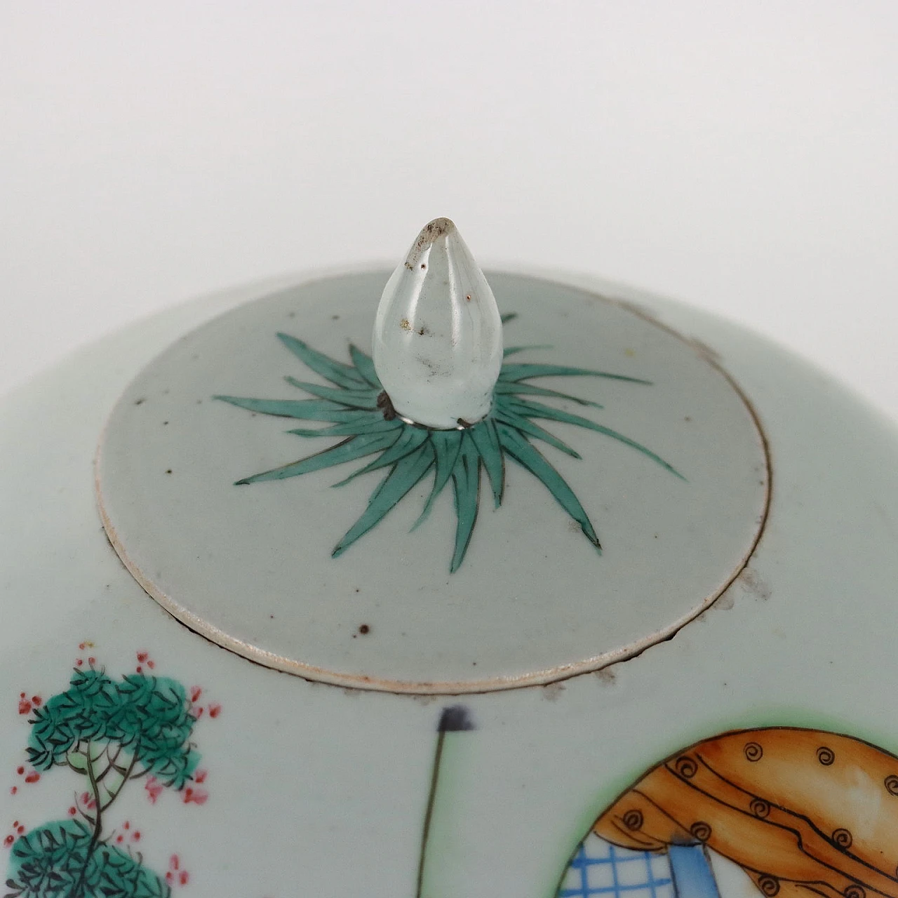 Potiche in porcellana con scena e scritte cinesi, inizio '900 8