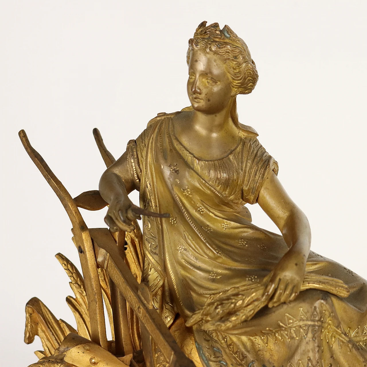 Gilded bronze clock with leaf motifs and female figure, 19th century 3