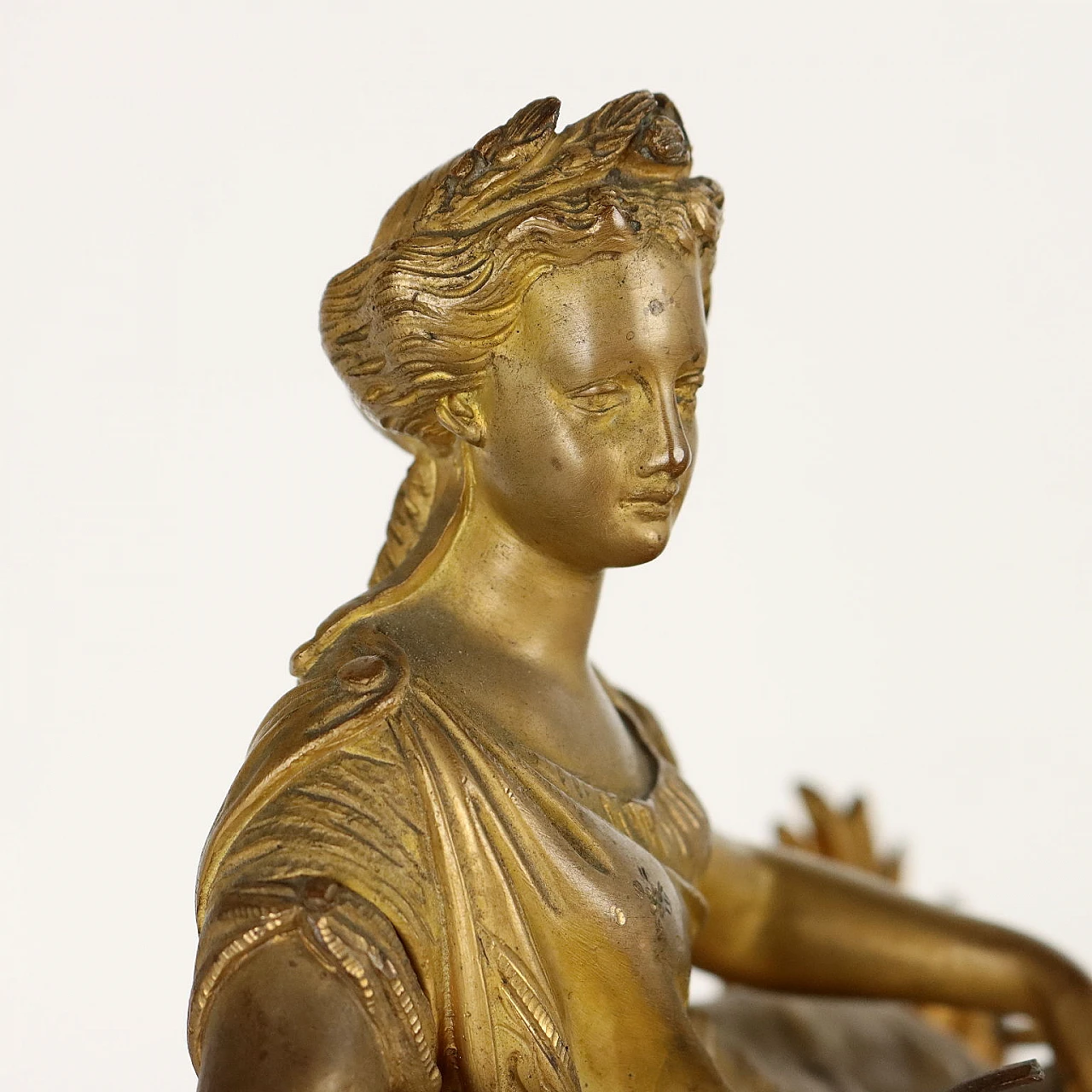 Gilded bronze clock with leaf motifs and female figure, 19th century 4