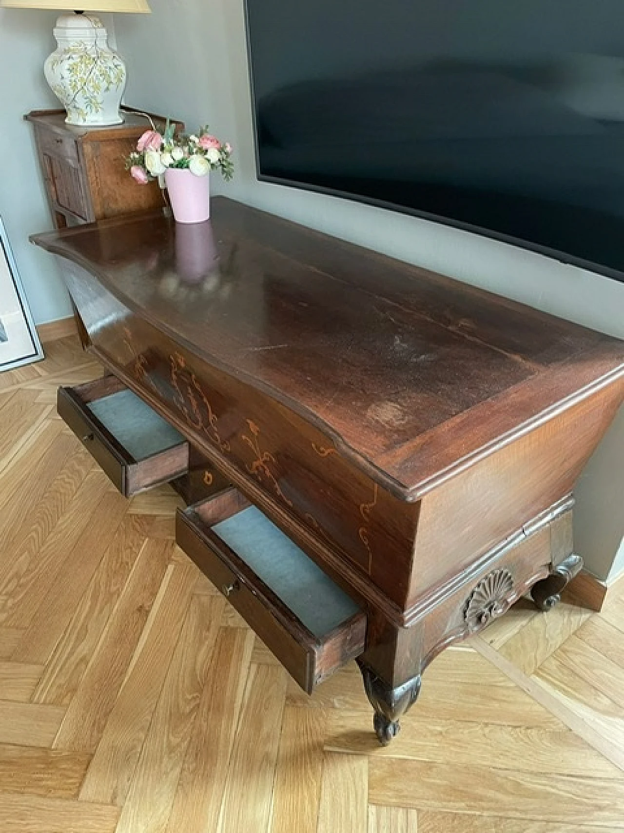 Baroque walnut sideboard, first half of the 18th century 1