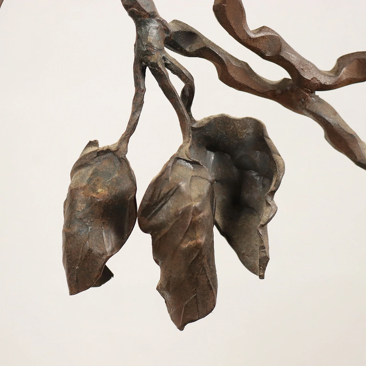 Divisorio in ferro battuto raffigurante pergolato con rami e foglie 5