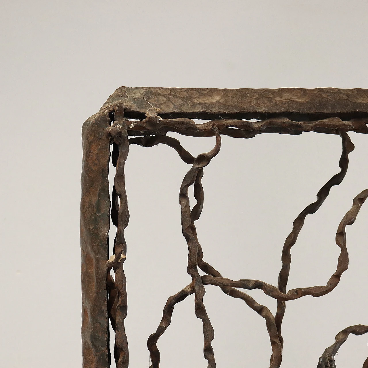 Divisorio in ferro battuto raffigurante pergolato con rami e foglie 6