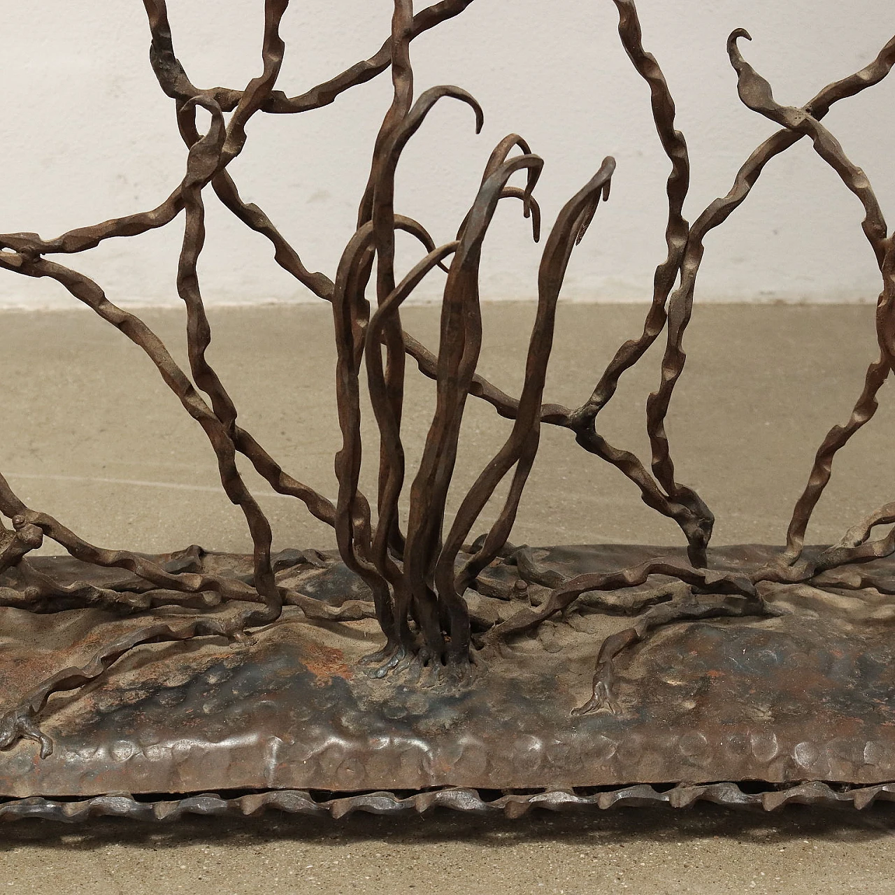 Divisorio in ferro battuto raffigurante pergolato con rami e foglie 7