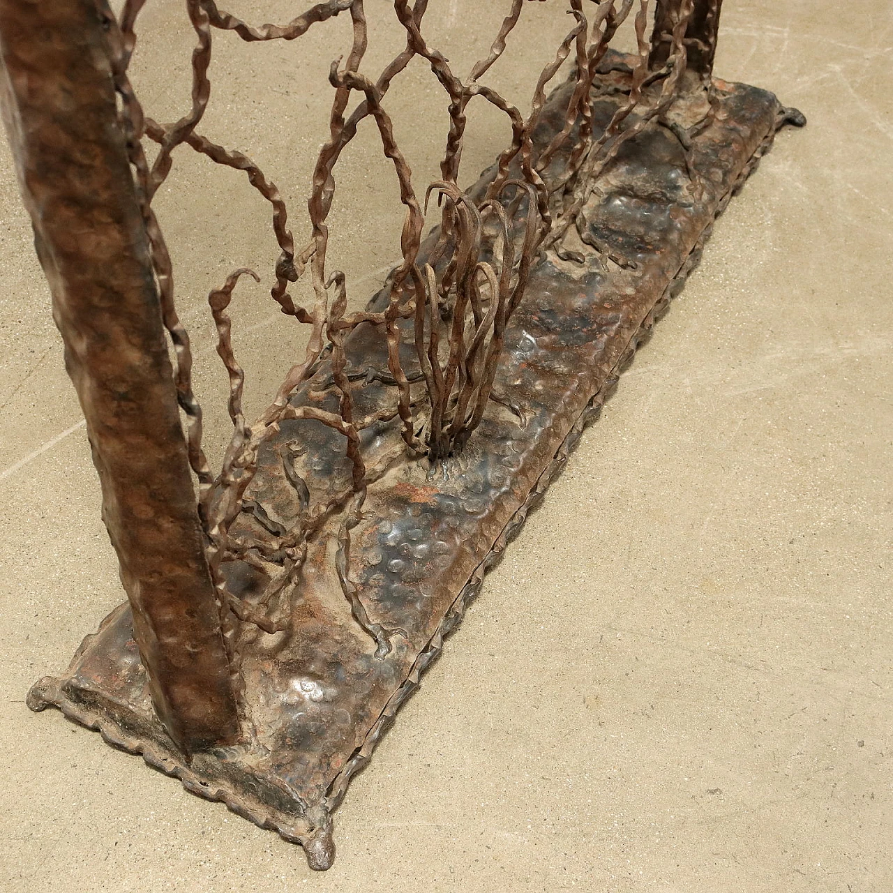 Divisorio in ferro battuto raffigurante pergolato con rami e foglie 9