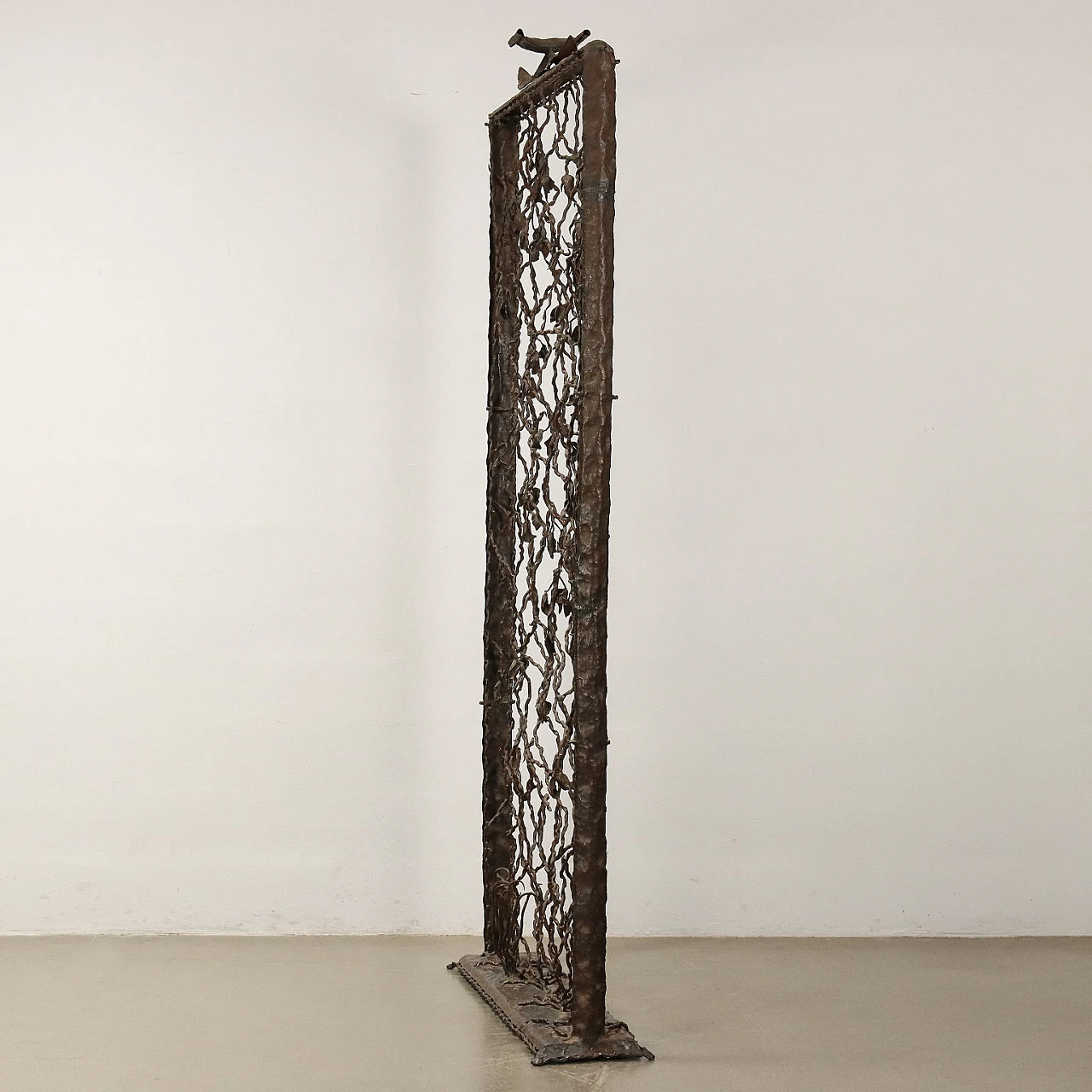 Divisorio in ferro battuto raffigurante pergolato con rami e foglie 10