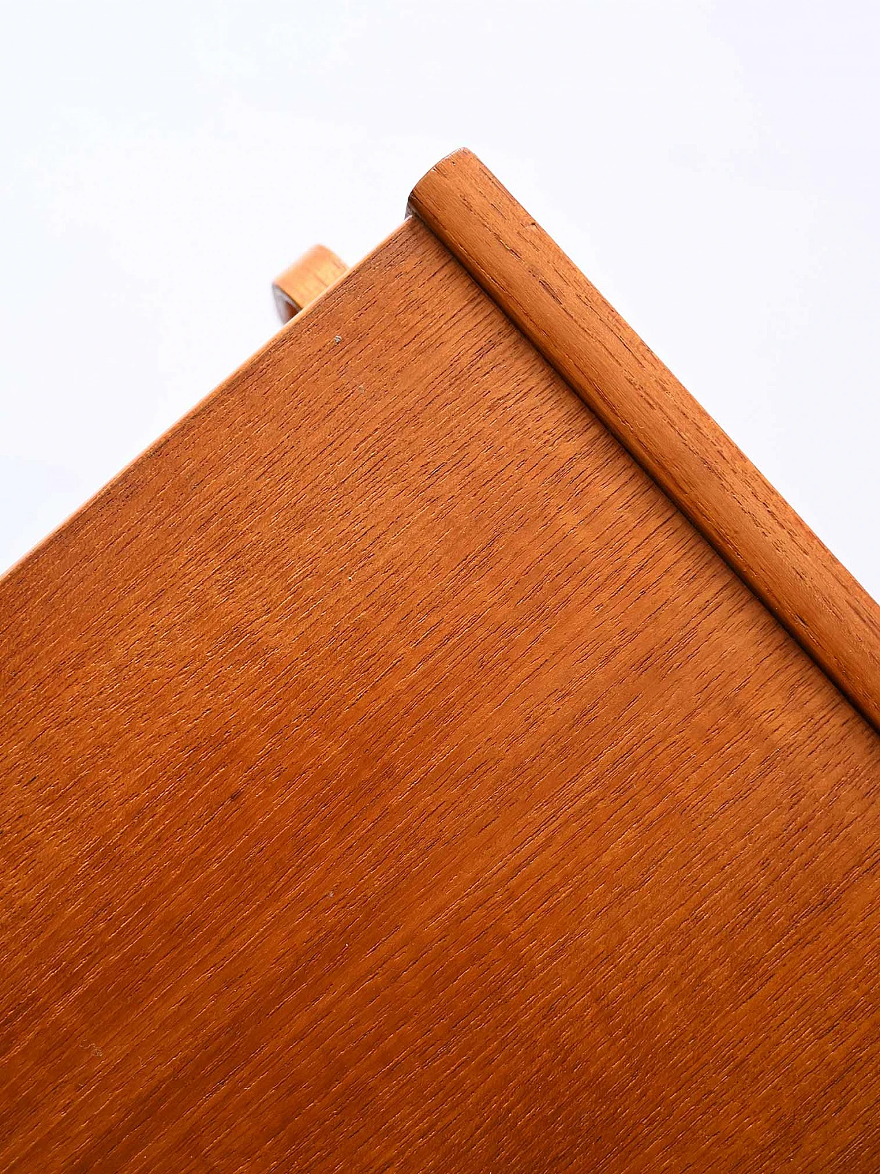 Libreria in teak con maniglie in legno curvato di Bodafors, anni '60 7