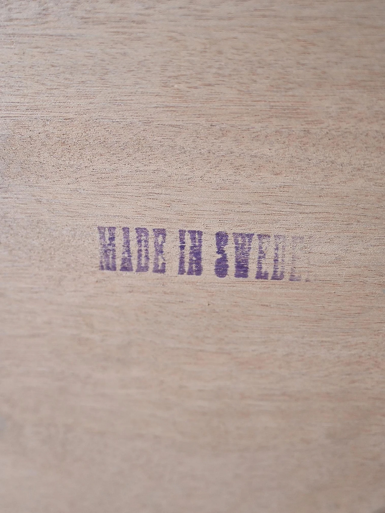 Comodino in teak con maniglia dorata, anni '60 9