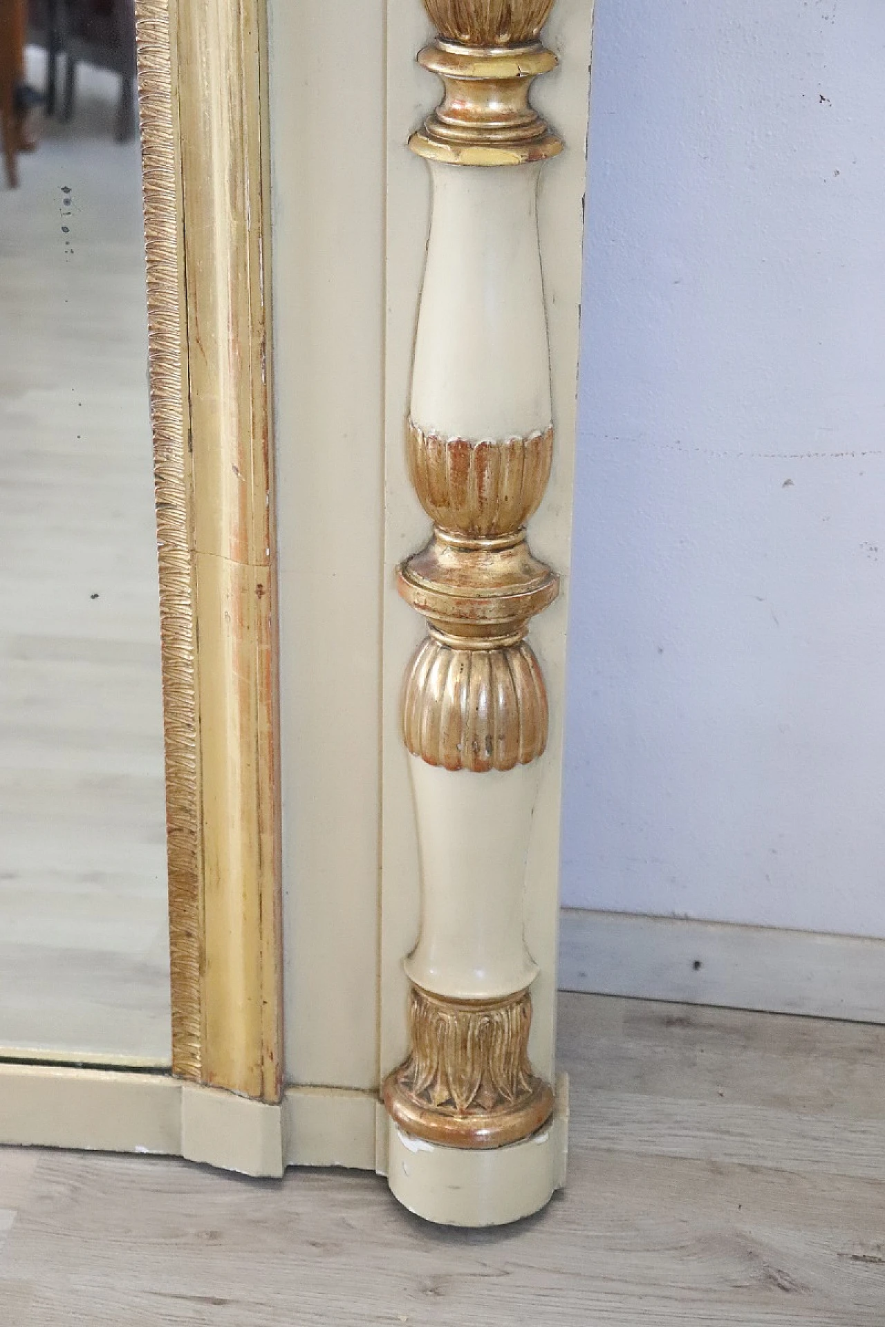 Specchiera in legno laccato e dorato, inizio '800 5