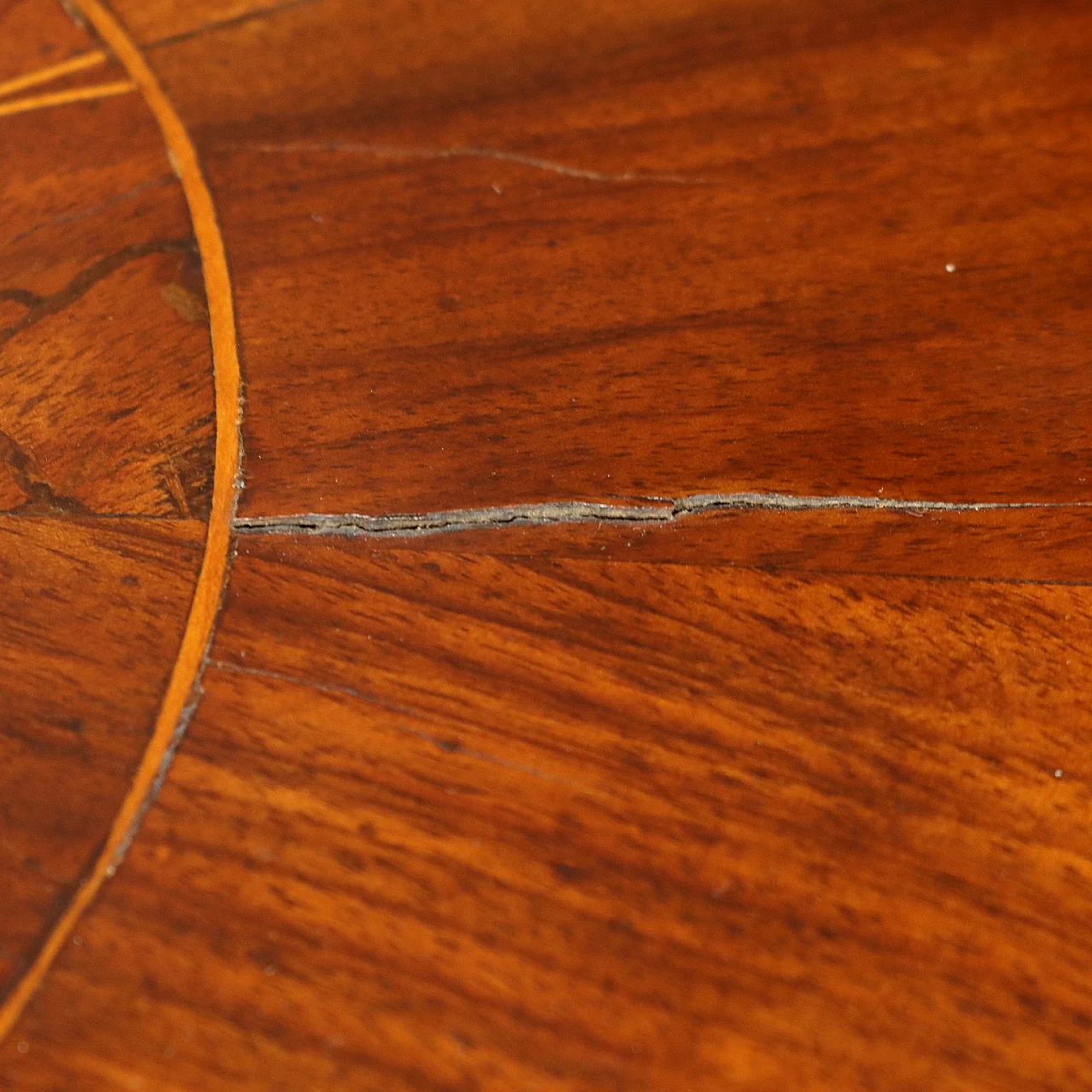 Charles X round walnut table with maple fillets, 19th century 5