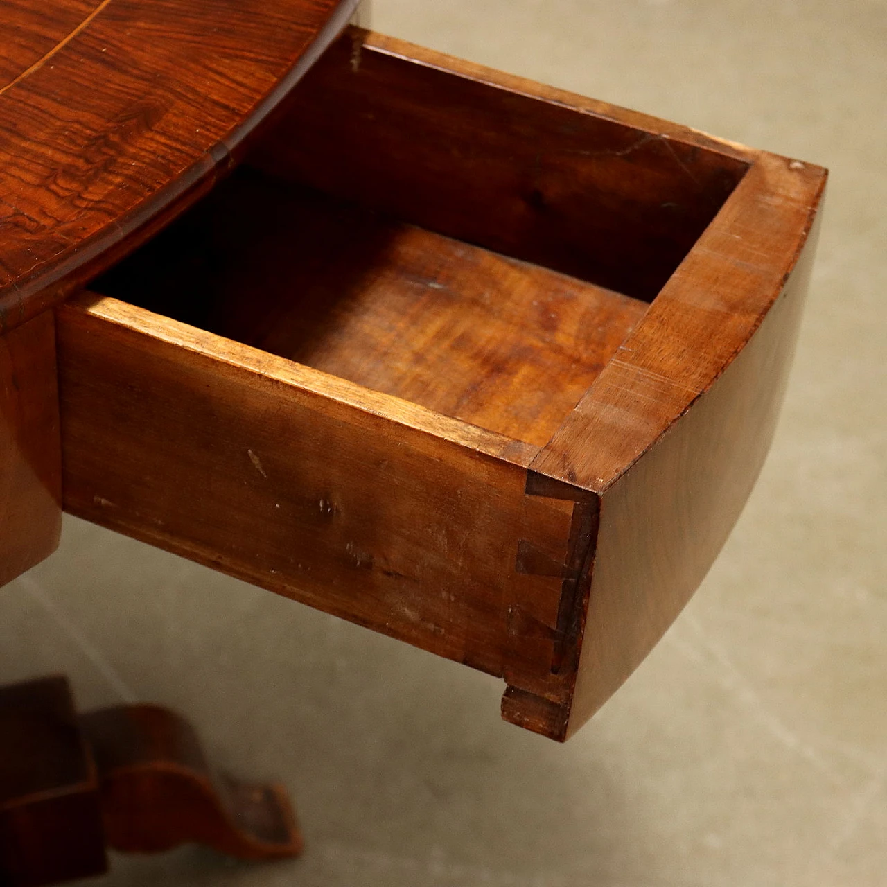 Charles X round walnut table with maple fillets, 19th century 7