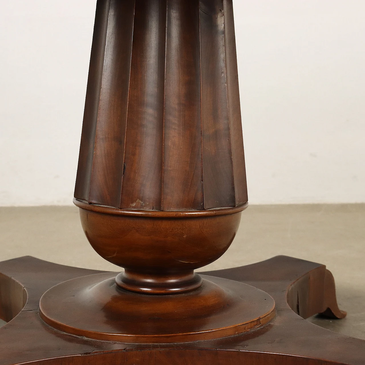 Charles X round walnut table with maple fillets, 19th century 9