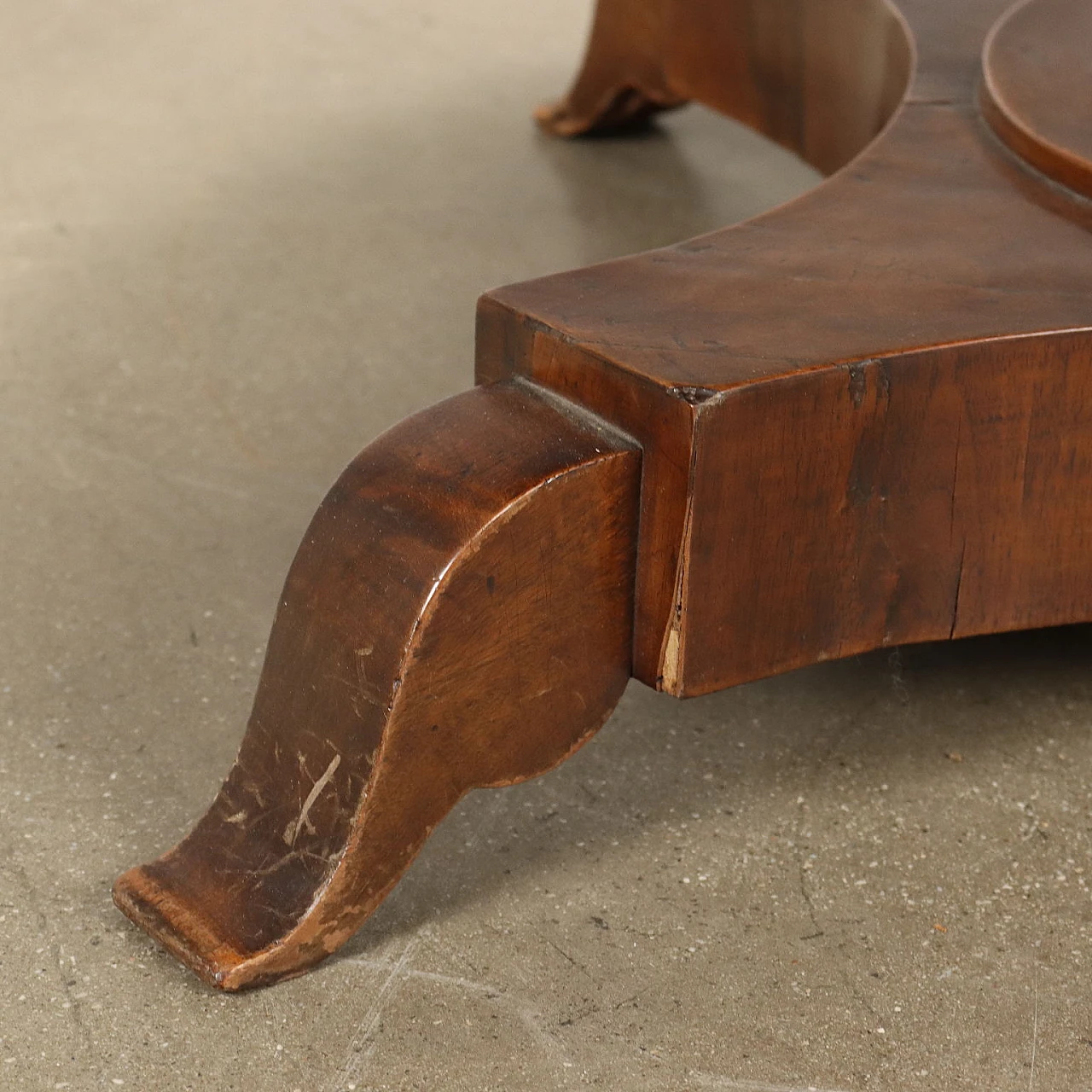 Charles X round walnut table with maple fillets, 19th century 10
