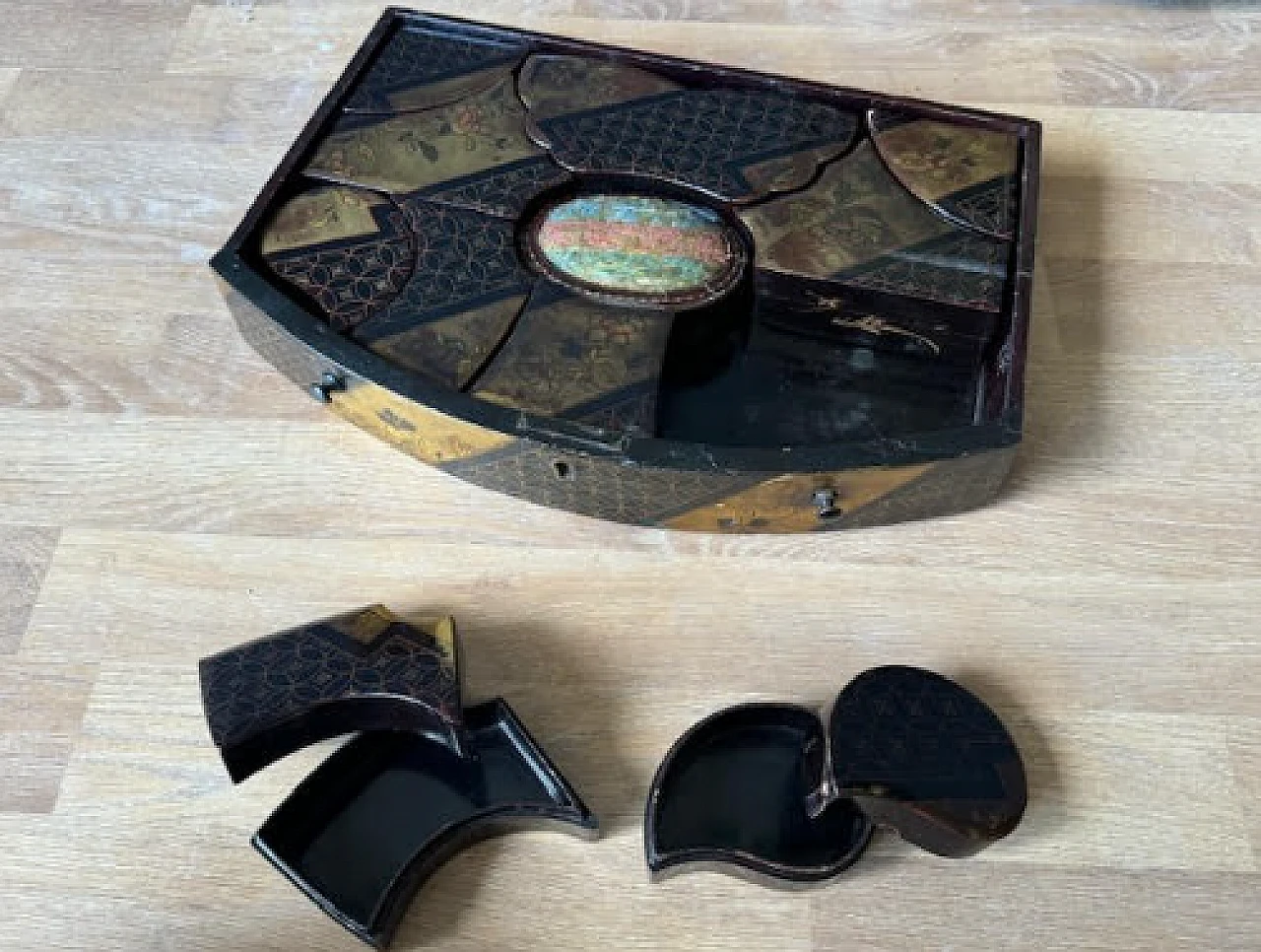 Psiche da tavolo laccato e dorato con motivi a chinoiserie, '800 5