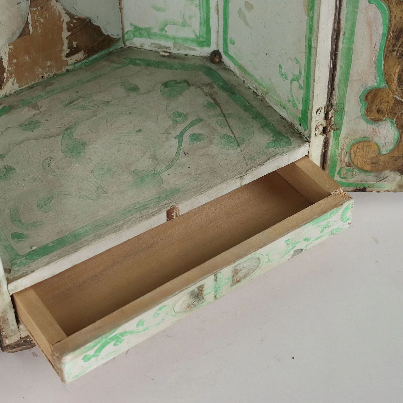 Altarino con ante in legno di pioppo decorato a mecca 4