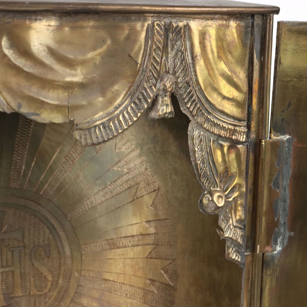 Altarino in ottone a doppia anta con incisione raffigurante Comunione 4