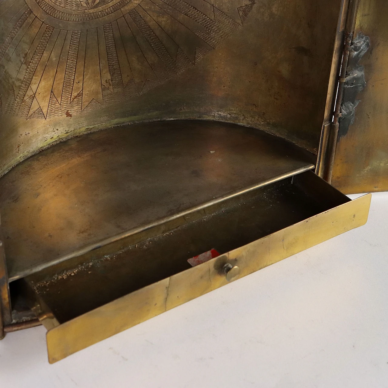 Altarino in ottone a doppia anta con incisione raffigurante Comunione 5