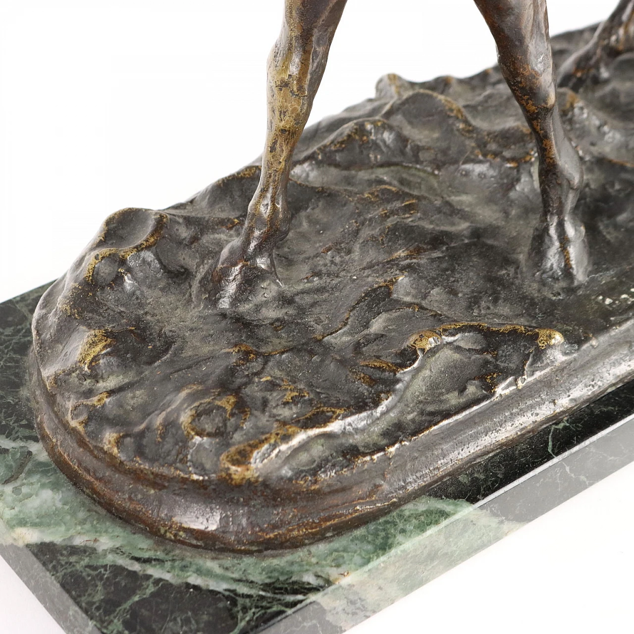 Scultura di cavallo in bronzo su base in marmo 5