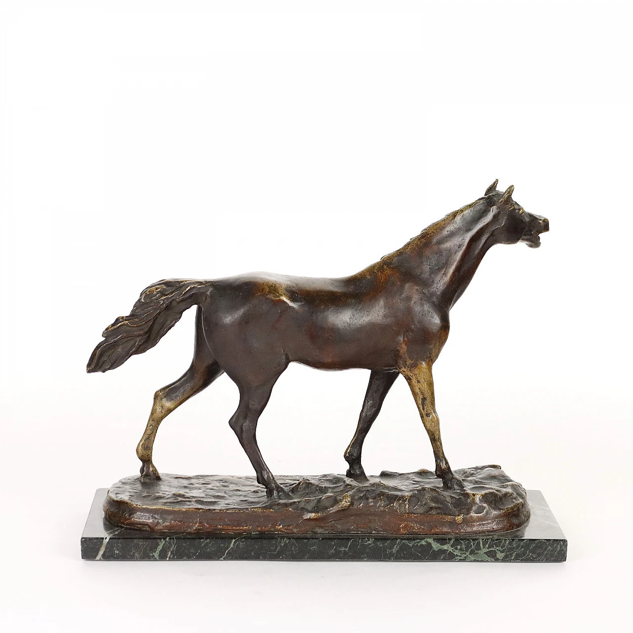 Scultura di cavallo in bronzo su base in marmo 7
