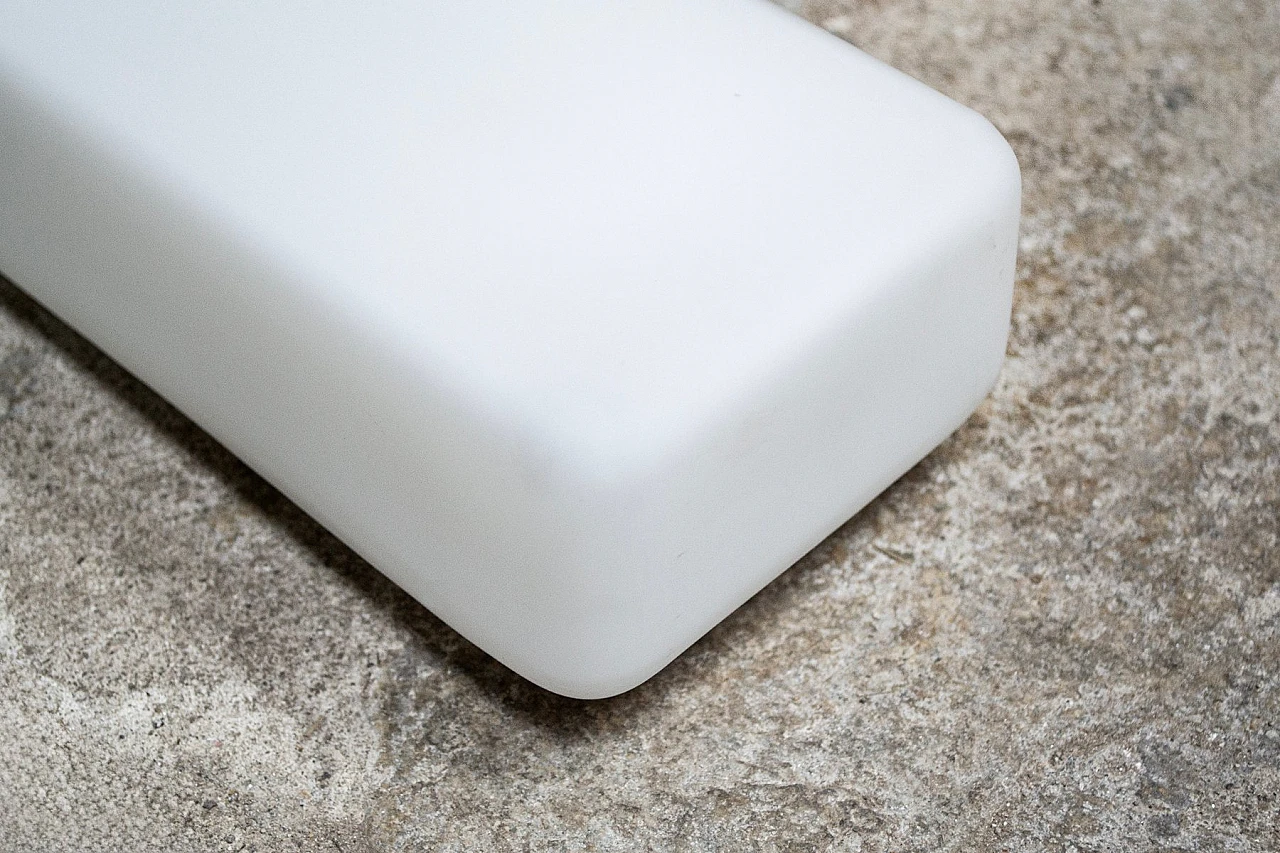 Coppia di lampade da parete in vetro opalino, anni '50 3