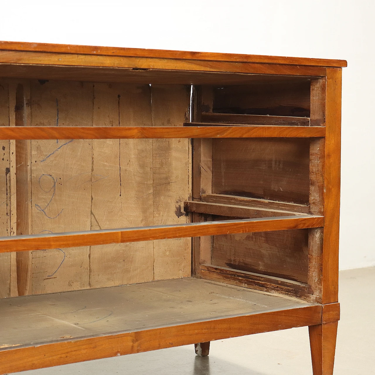 Comò Direttorio in noce con piedi tronco-piramidali, inizio '800 10