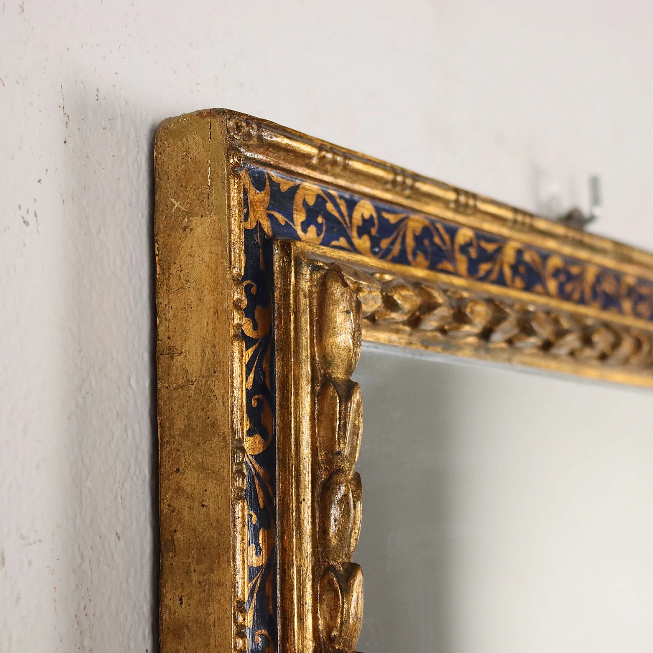 Neo-Renaissance style carved, gilded and painted wood mirror 7