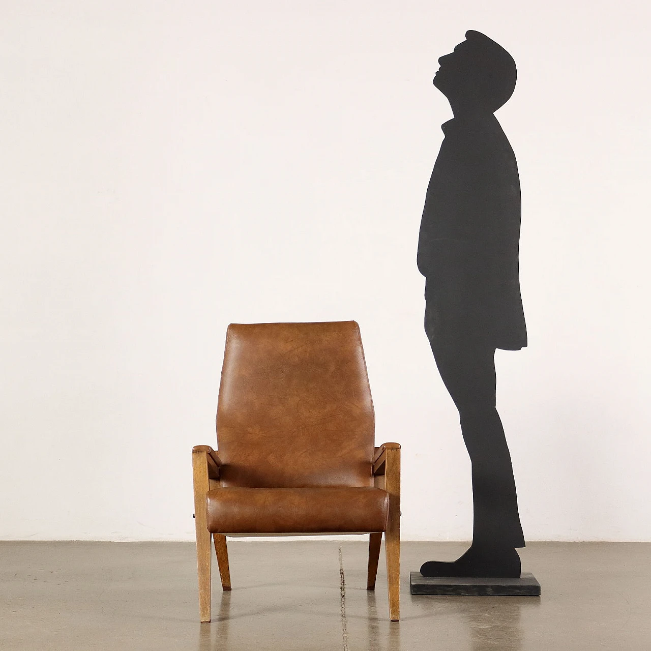 Poltrona con struttura in legno e rivestimento in skai, anni '60 2