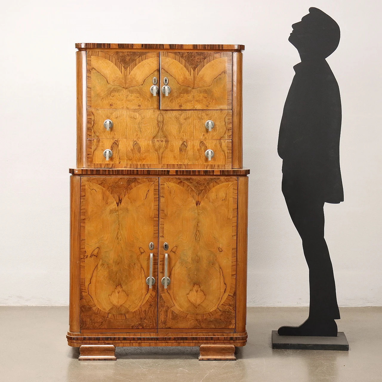 Walnut and burl veneer sideboard with two doors and drawers 2