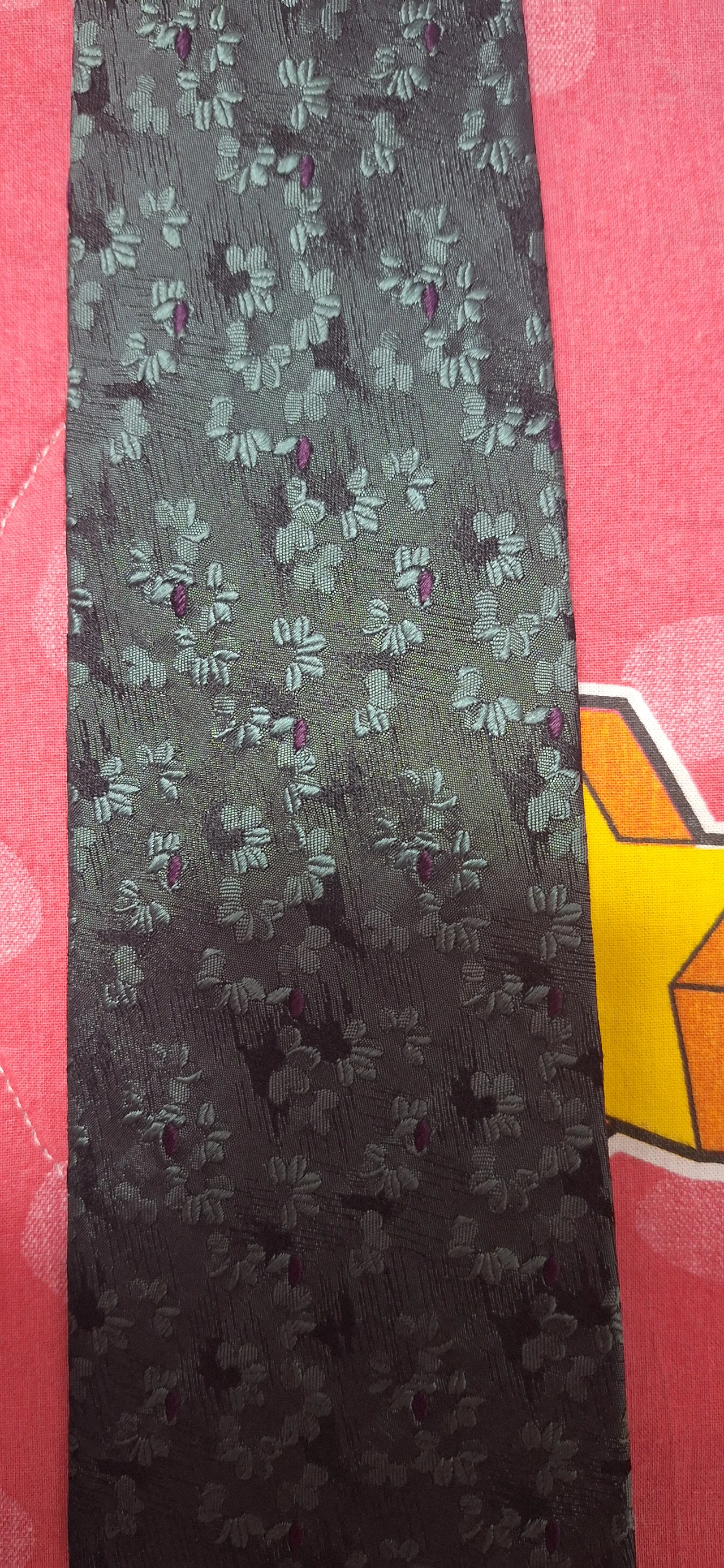 Serie di cravatte vintage firmate Krizia, Ferragamo, YSL, '900 9