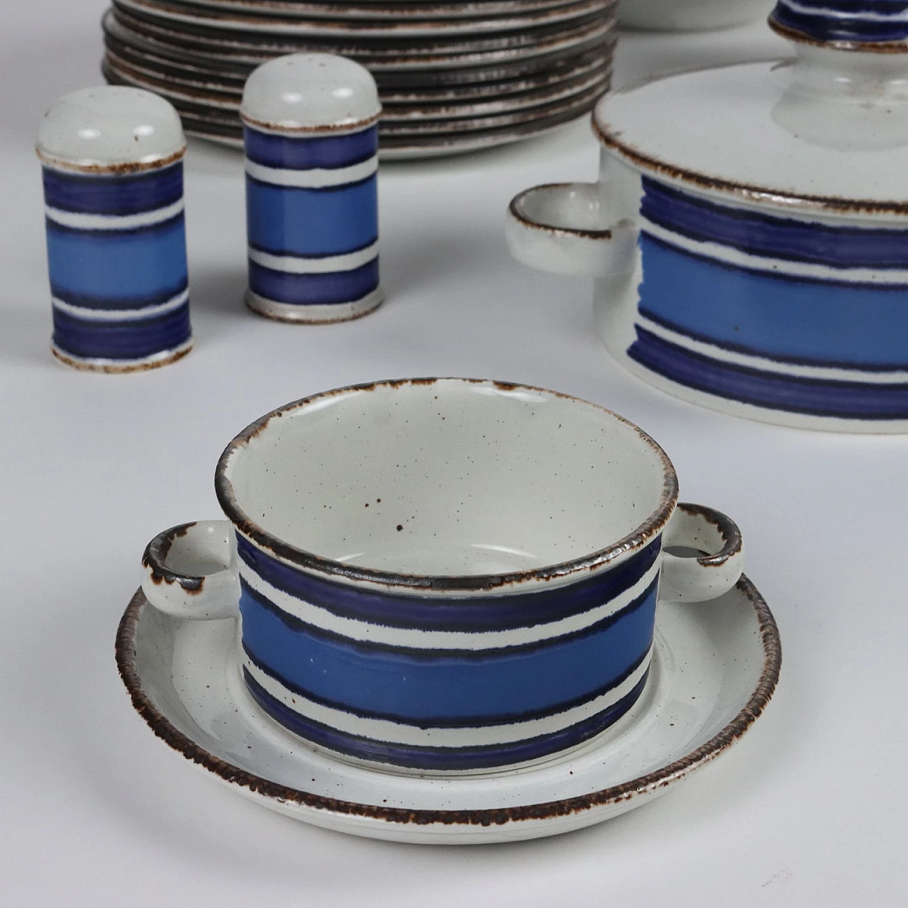 Midwinter blue and white glazed ceramic service, 1970s 3