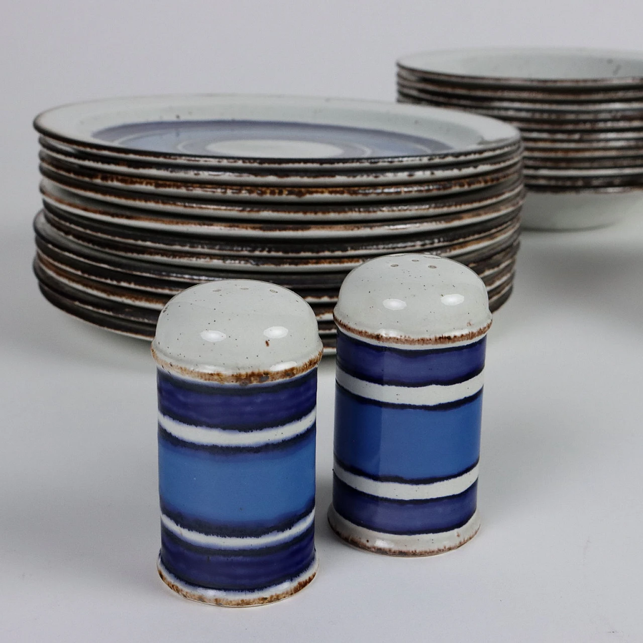 Midwinter blue and white glazed ceramic service, 1970s 5