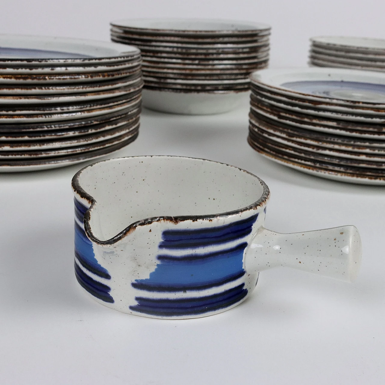 Midwinter blue and white glazed ceramic service, 1970s 8