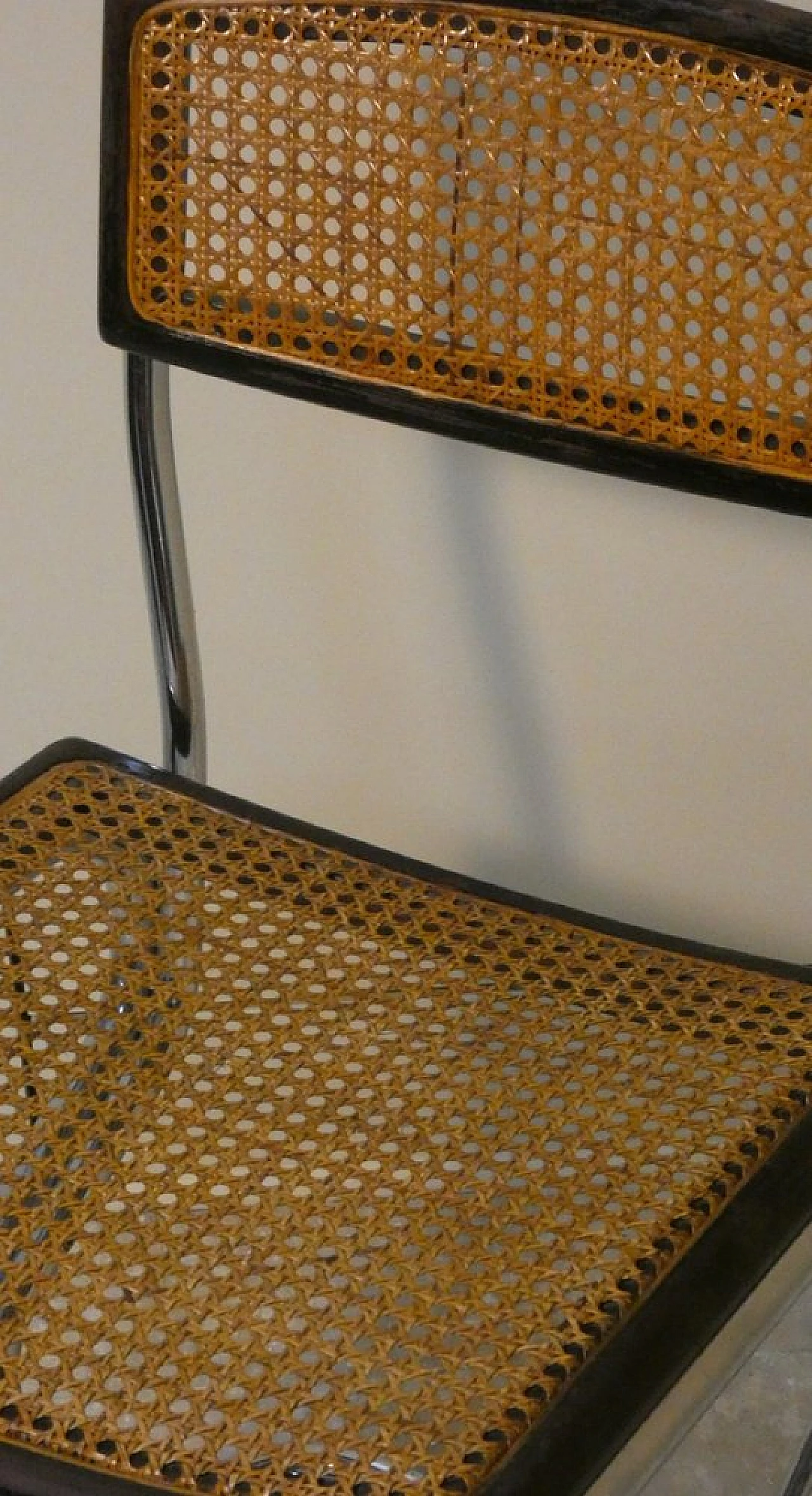 Tavolo in vetro con 4 sedie in paglia di Vienna e acciaio, anni '70 10