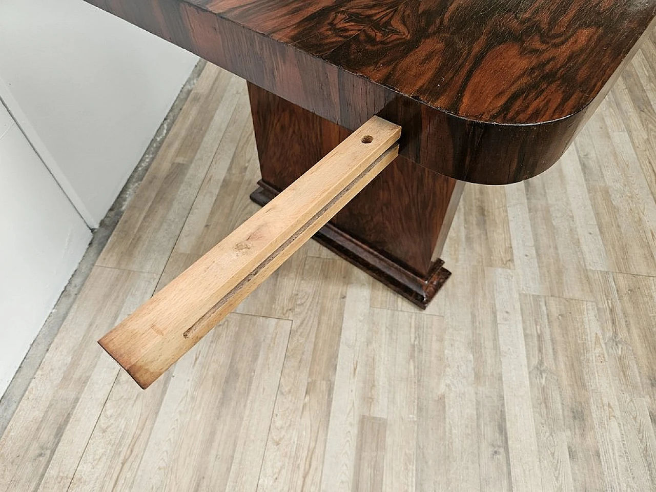 Tavolo da pranzo Art Déco allungabile in noce, anni '30 15